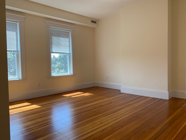 520 Medford St Unit 2