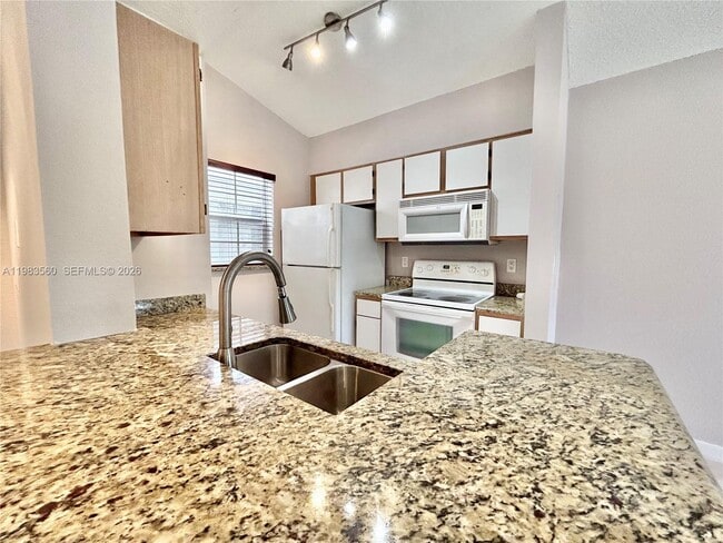 Photo - 2811 N Oakland Forest Dr Unit 306