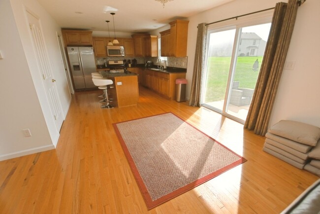 Photo - Short or long term Executive 4 bedroom 2.5...