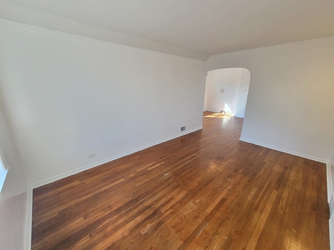 Photo - 4048 N Marmora Ave Unit 2