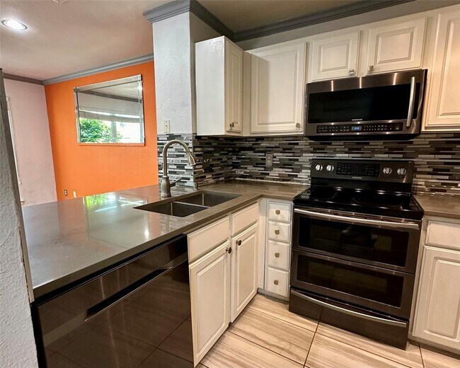 Building Photo - 2018 W Rundberg Ln Unit 5B Rental