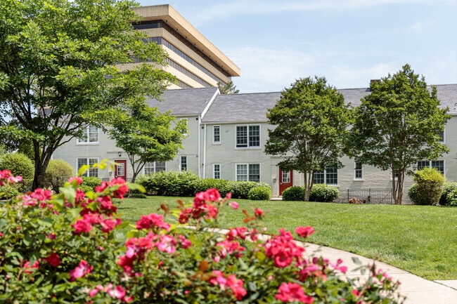 Photo - Gates at Ballston