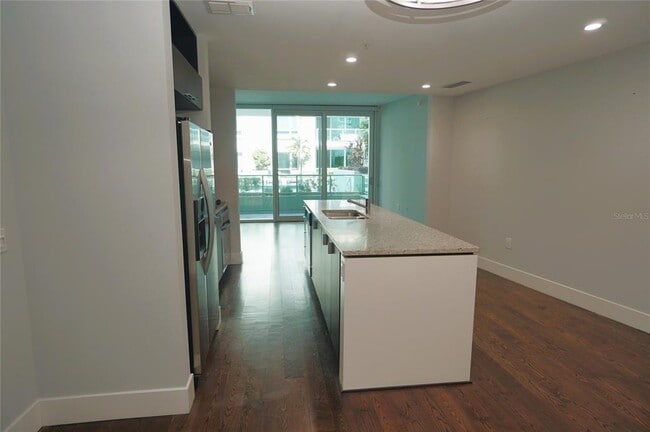 Photo - 111 N 12th St Unidad 1320