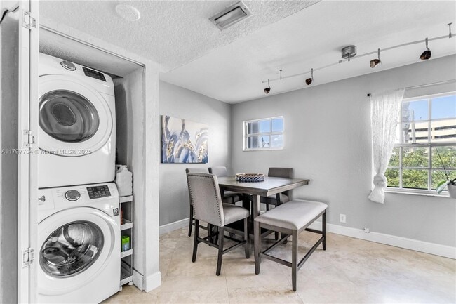 Photo - 349 Virginia St