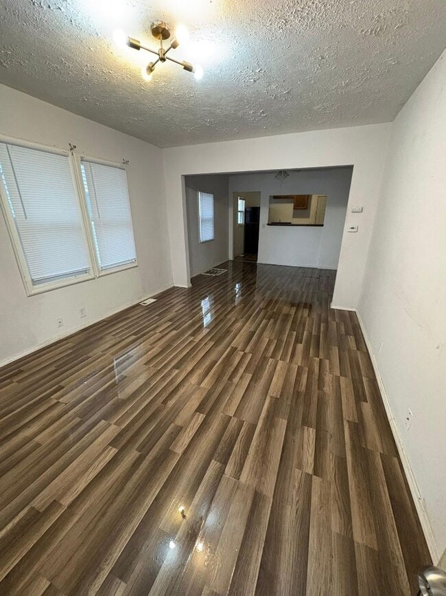 Building Photo - 2-Bedroom, 1-Bathroom Home with Basement – $1,100/Month