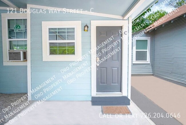 Building Photo - 121 Douglas Way St Unit C