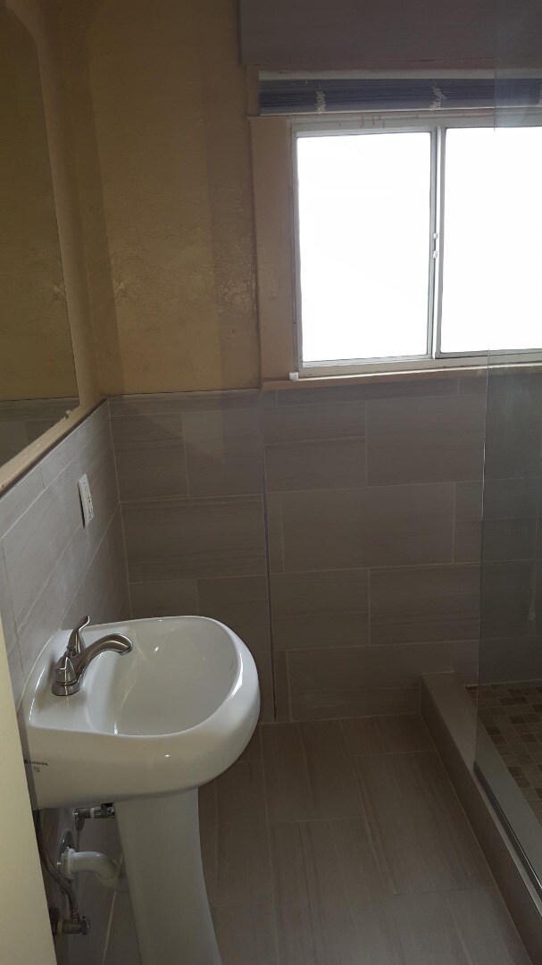 Photo - 916 E 6th St