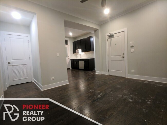 Photo - 1946 W Nelson St Unit 2