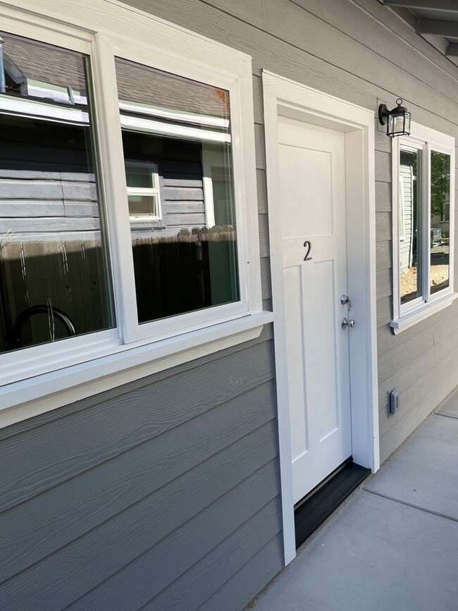 Building Photo - 485 E 6th St Unit 2