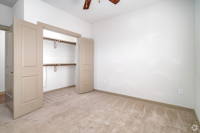 1BR, 1BA - 677SF - Bedroom