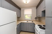 1BR, Den - 710SF - Kitchen