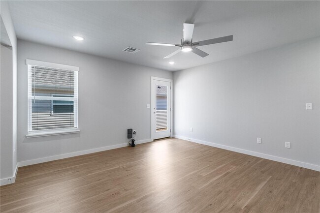 Photo - 6302 NW Kathleen St