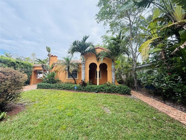 Photo - 725 Navarre Ave