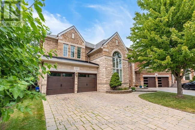 Photo - 2395 Lyndhurst Dr