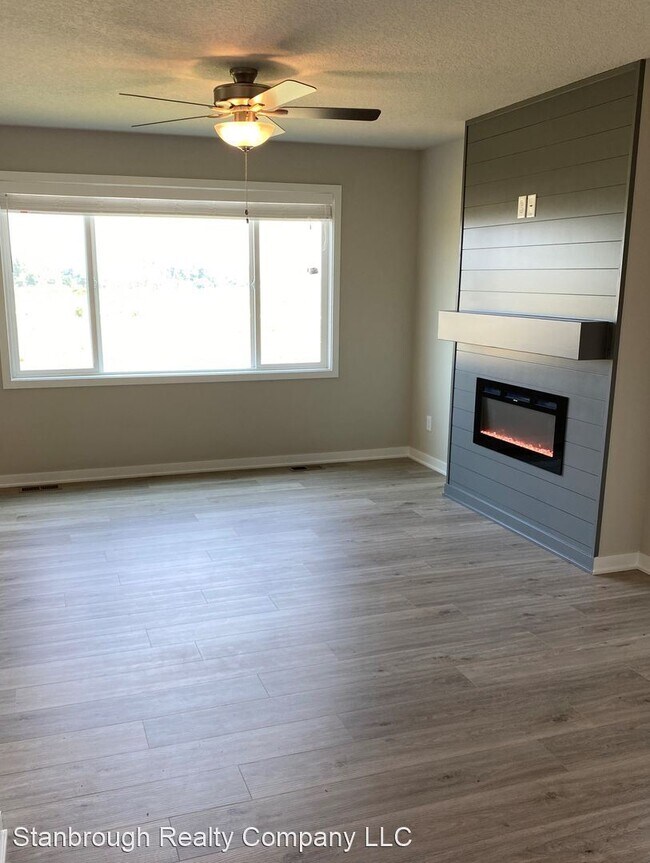 Photo - 4 br, 3 bath House - 917 Knoll Drive