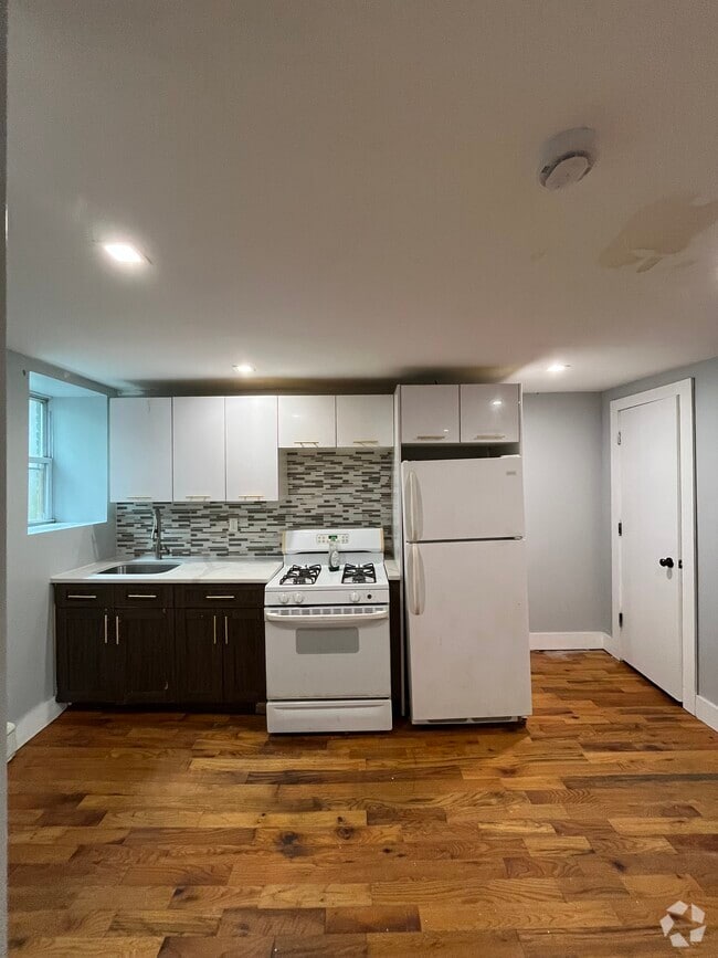 Building Photo - 149 Van Horne St Rental