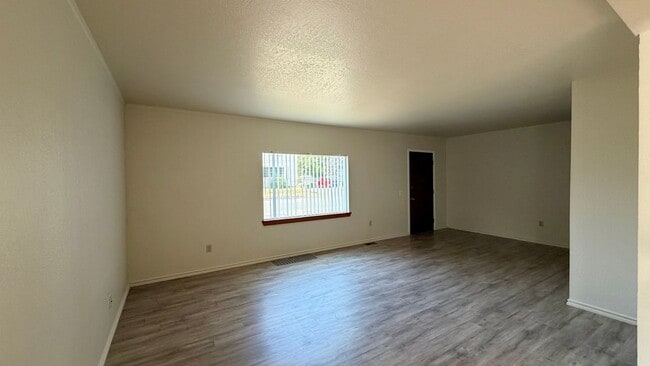 1211 Torbett St
