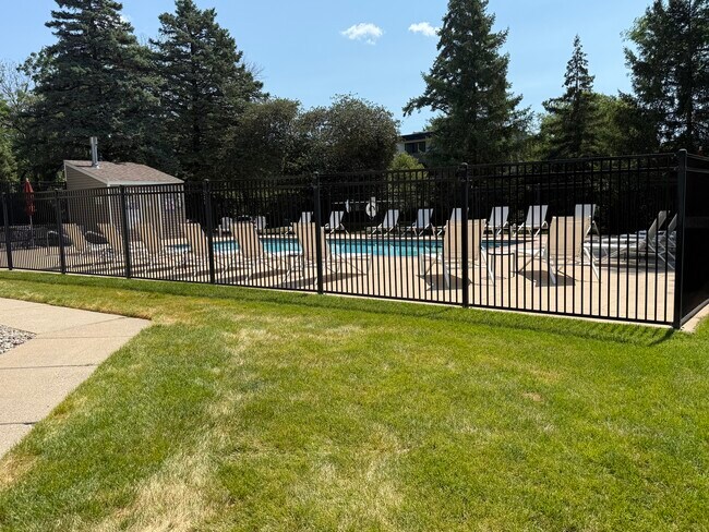 350 Shelard Pkwy Unidad 304