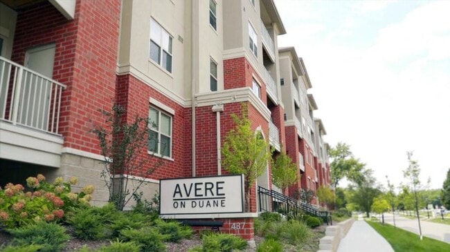 Building Photo - 2 bedroom in Glen Ellyn IL 60137 Unit 108 Rental