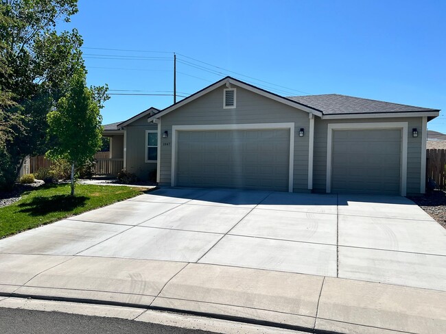 Building Photo - Large 4-bedroom home in Green Valley Estat...