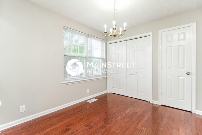 Photo - 3 Bedroom Pet-Friendly Home in Nashville, TN with Main Street Renewal