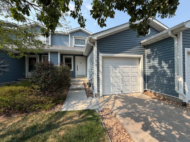 Building Photo - "Nicely updated 2-Bed 1.5 bath Townhouse in Englewood near Parker – Your Cozy Retreat Awaits!"