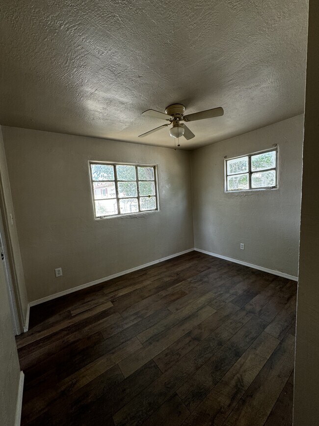 Photo - 504 Headingly Ave NW