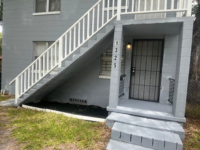 Photo - 1325 W 25th St Unidad The Clover on 25th