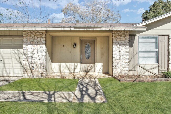 Photo - ***SHORT LEASE TERM OPTIONS AVAILABLE***Single-Story Living Minutes From UTSA & The Rim