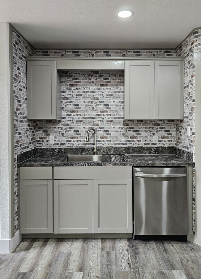 Photo - 1600 Orange Ave