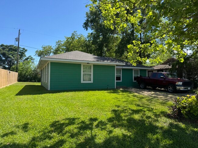 Photo - 5846 Westover St