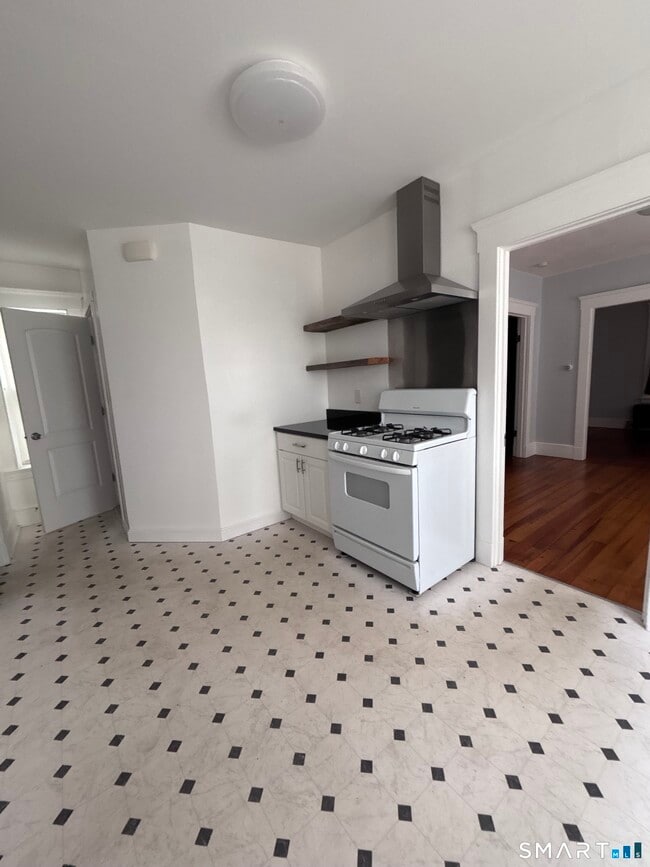 Building Photo - 86 Hinman St Unit 1