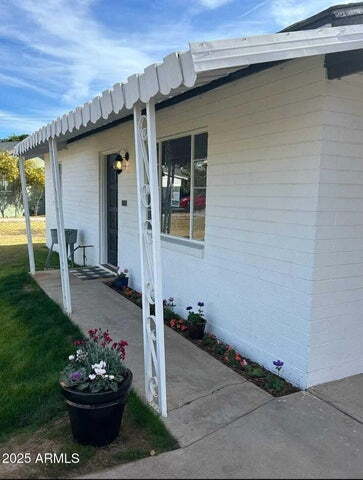 2 BEDROOMS HOME WITH POOL FOR LEASE - 2 BEDROOMS HOME WITH POOL FOR LEASE