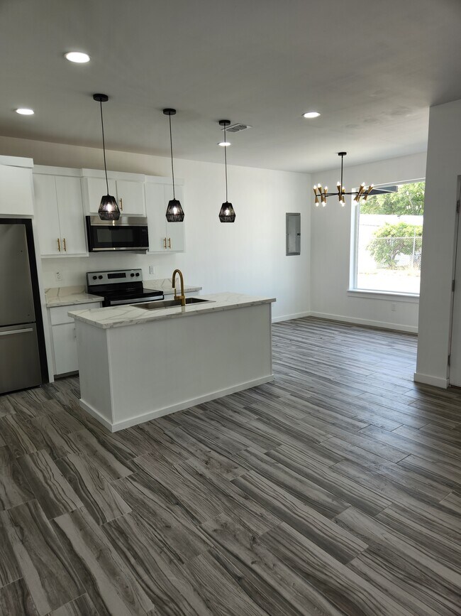 Photo - 706 W Seminole Ave