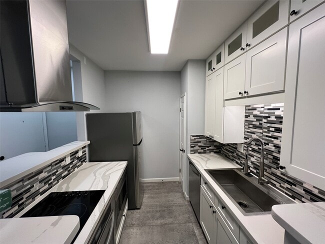 Building Photo - 10053 Westpark Dr Unit 313 Rental