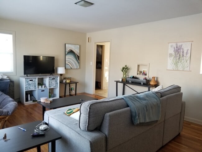 Photo - 1325 Crestmore Pl