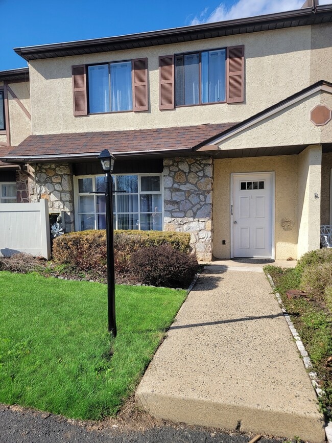 Building Photo - 2047 Jason Dr Unit B
