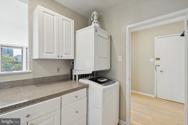 Photo - 135 S 19th St Unit 711