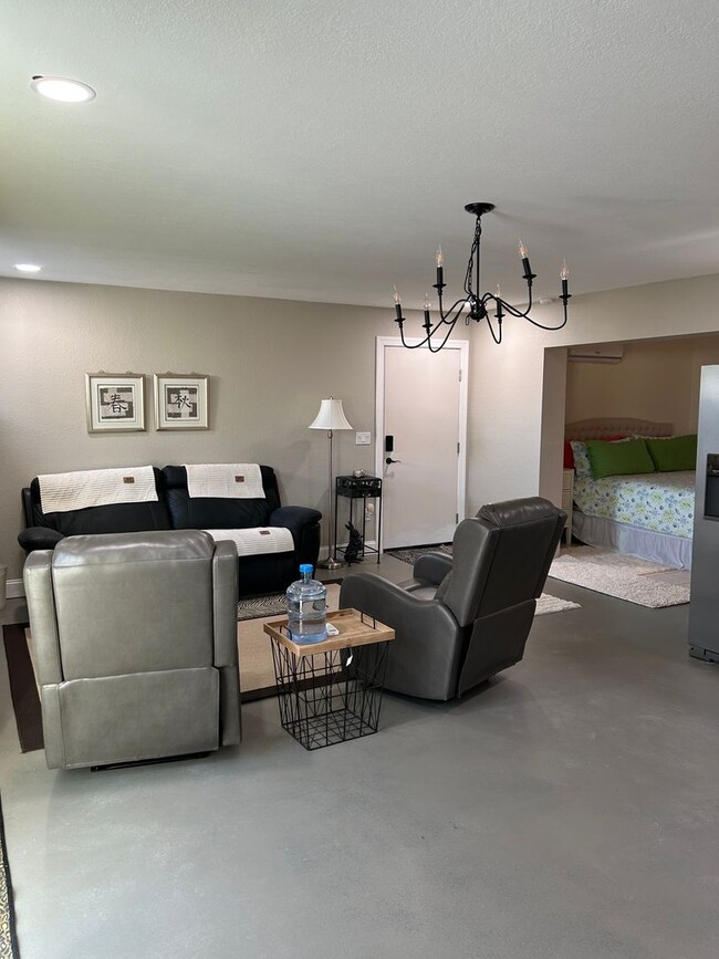 Photo - 1430 NE 4th Ter