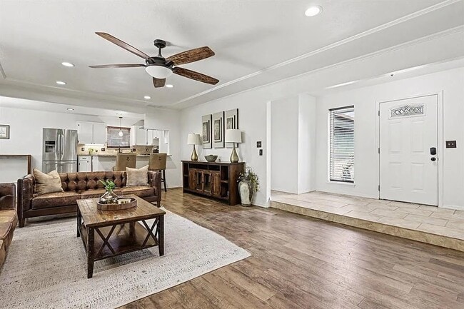 1316 Mockingbird Ln