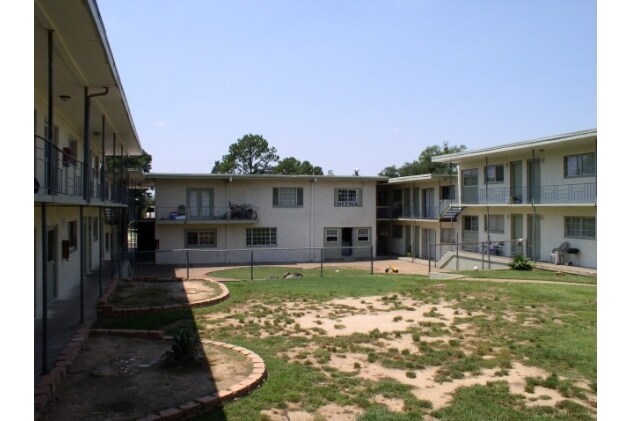 Photo - Willow Creek Apartments