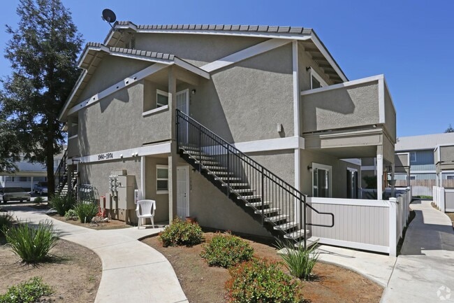 Building Photo - 2 Bed/2 Bath Unit 1670