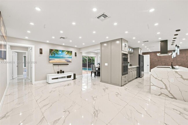 Photo - 821 Ramblewood Dr