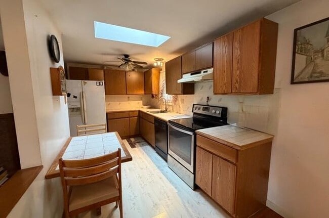Photo - 120 Barry Dr N
