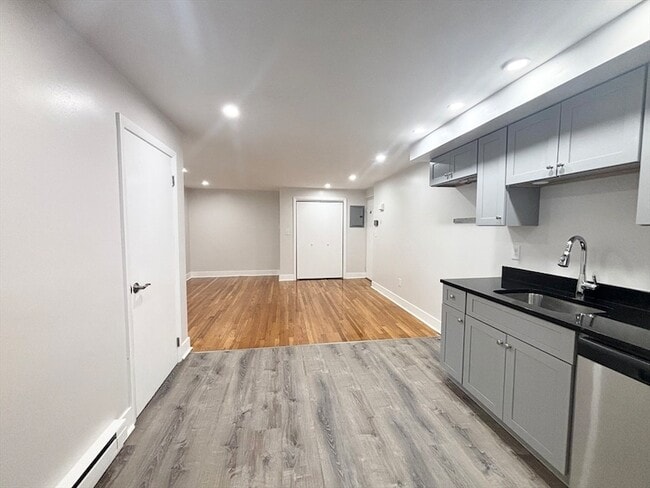 Photo - 40 Rockland Ave Unit A16