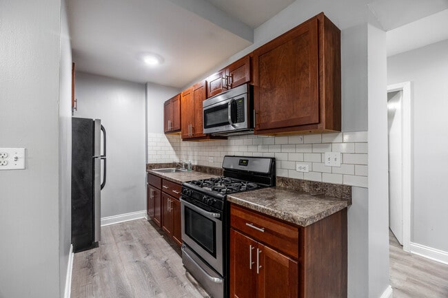 Building Photo - 4027 N Kenmore Ave Unit 101