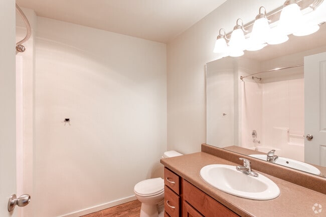 Columbia - 3BR, 2BA - 1,101 SF