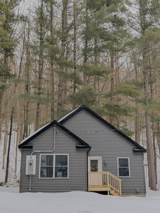 Building Photo - 125A Tamarack Rd Unit 125A Tamarack Road