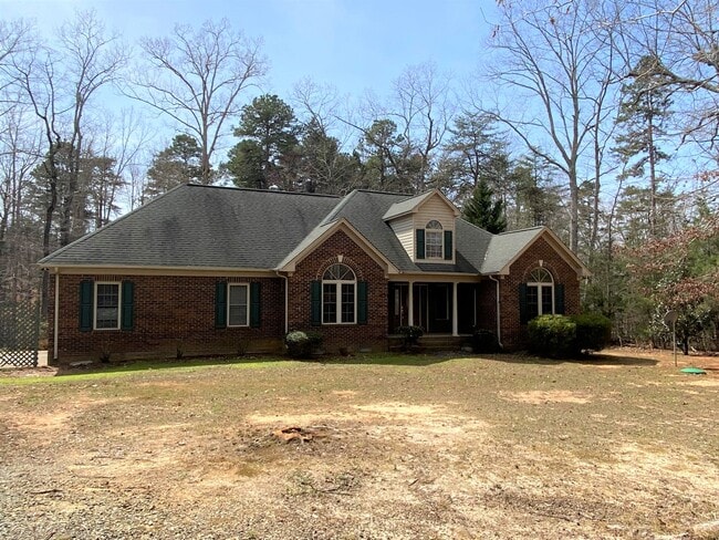 Building Photo - ~~ Luxurious Brick Home located in Mebane ~~