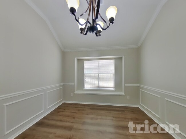 Photo - 814 Robins Way